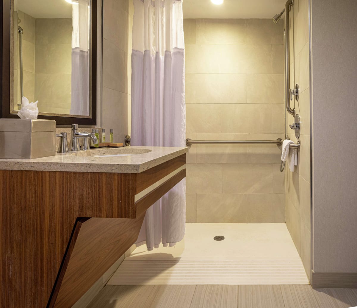 DoubleTree by Hilton Hotel Pittsburgh - Green Tree — 3