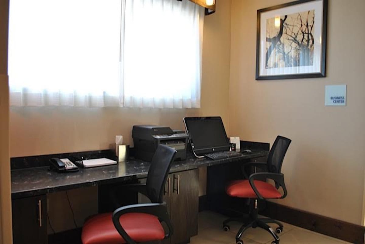 Holiday Inn Express Pittsburgh E - Waterfront Dr by IHG — 5