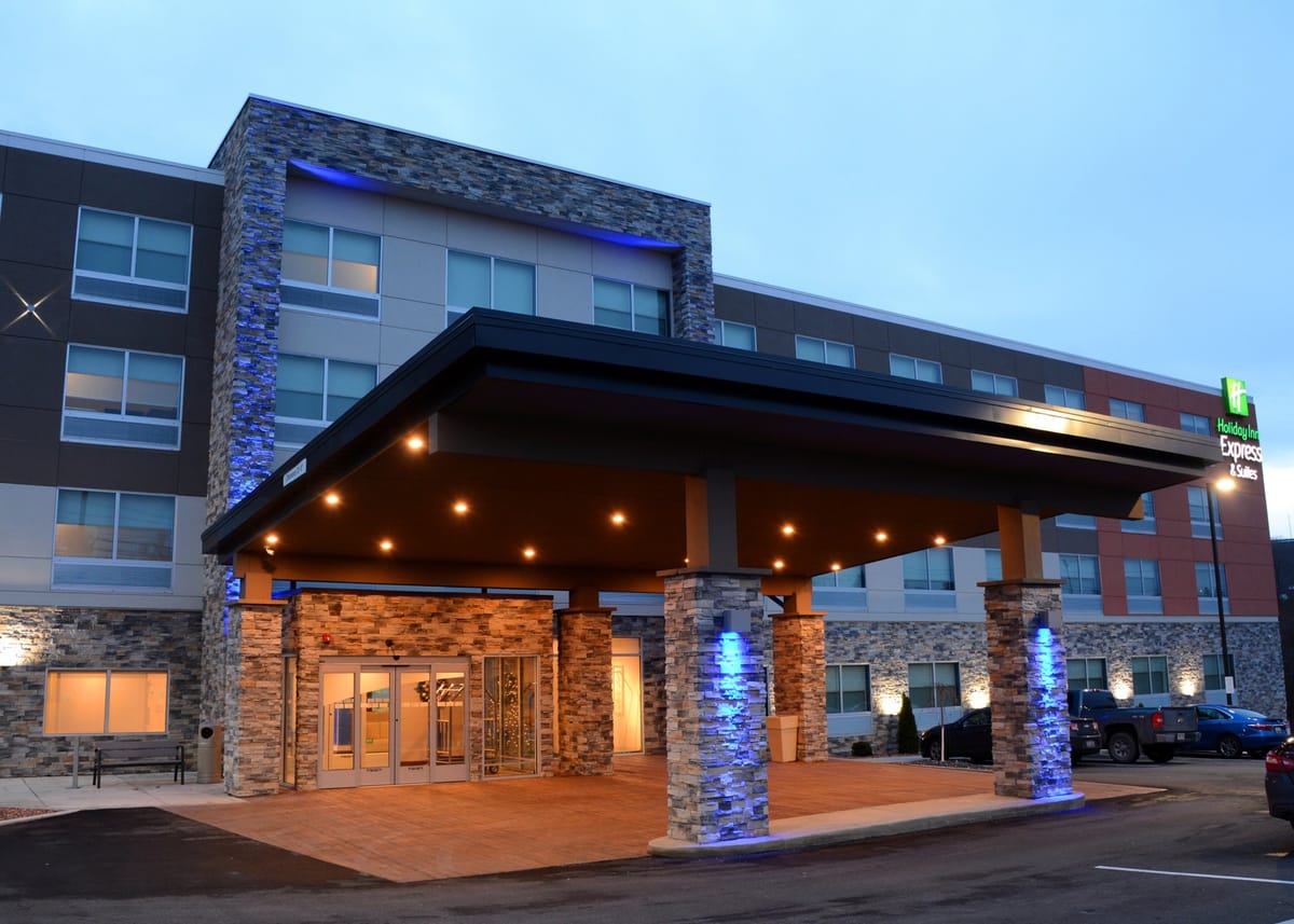 Holiday Inn Express & Suites Pittsburgh - Monroeville by IHG — 2