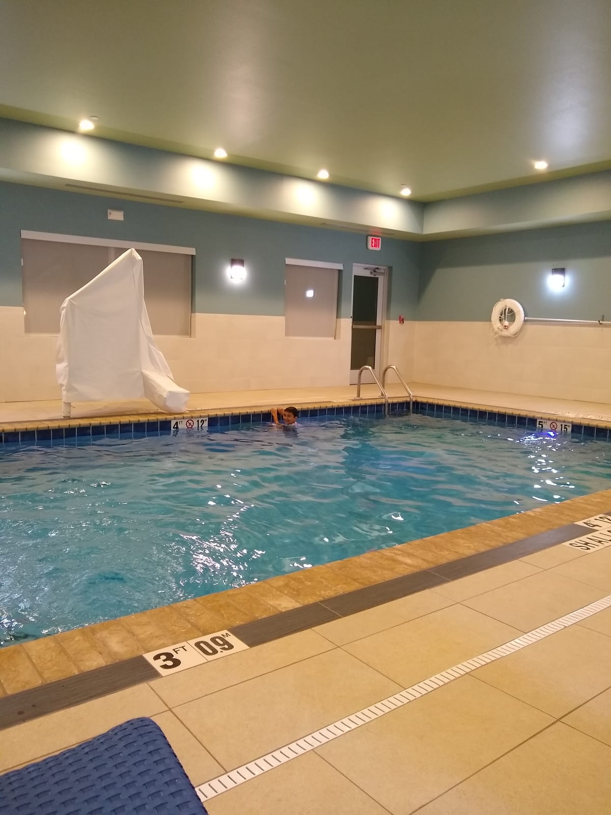 Holiday Inn Express & Suites Pittsburgh - Monroeville by IHG — 4