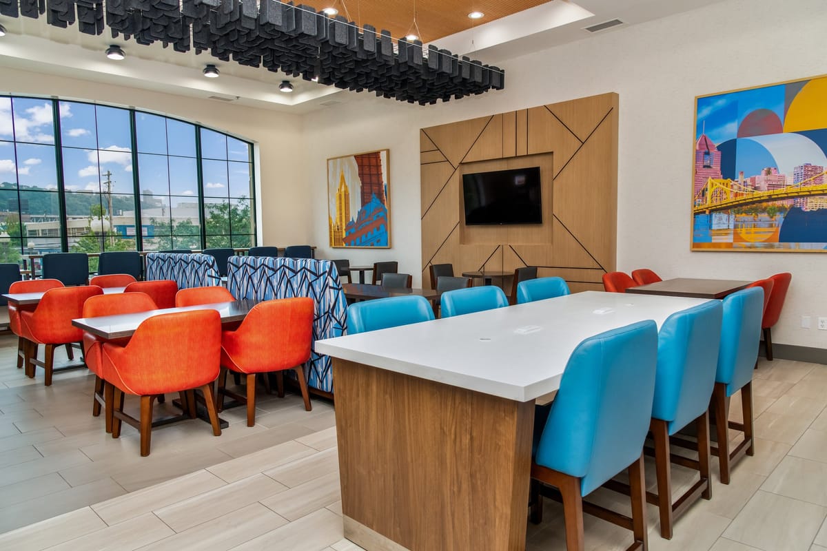 Holiday Inn Express & Suites Pittsburgh-South Side by IHG — 4