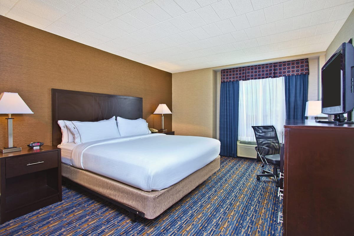 Holiday Inn Express & Suites Pittsburgh West Mifflin by IHG — 4