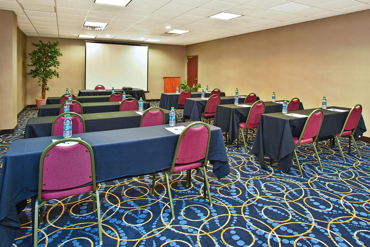 Holiday Inn Express & Suites Pittsburgh West Mifflin by IHG — 5