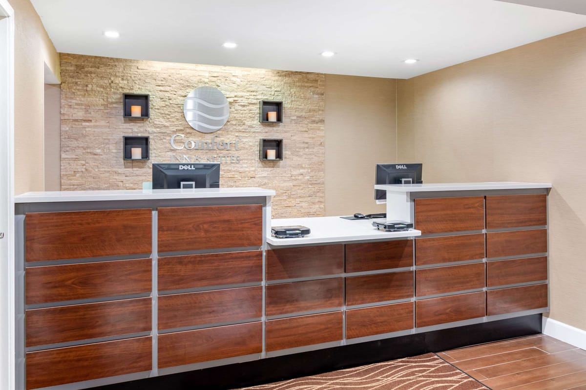 Comfort Inn & Suites Macon North I-75 — 2