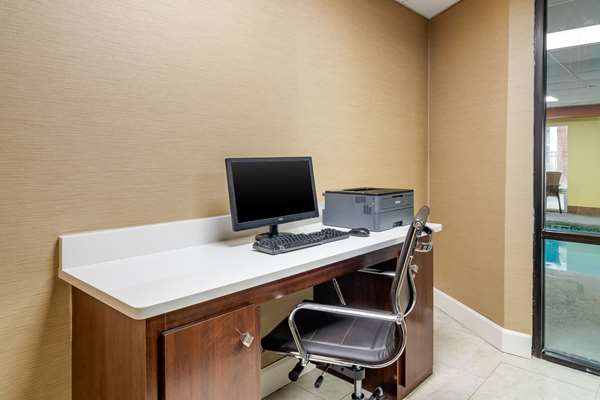 Comfort Inn & Suites Macon North I-75 — 5