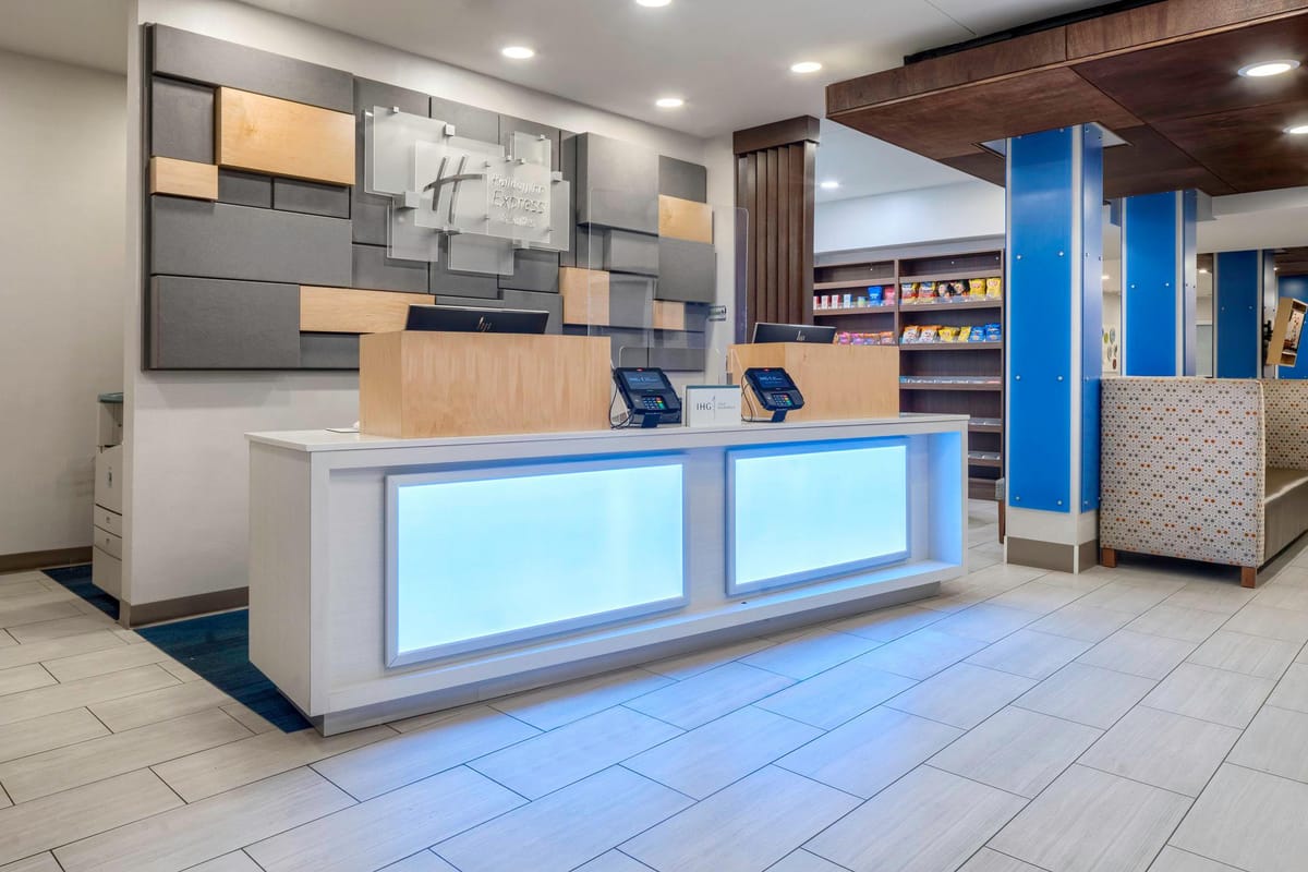 Holiday Inn Express & Suites Macon - I-475 by IHG — 1