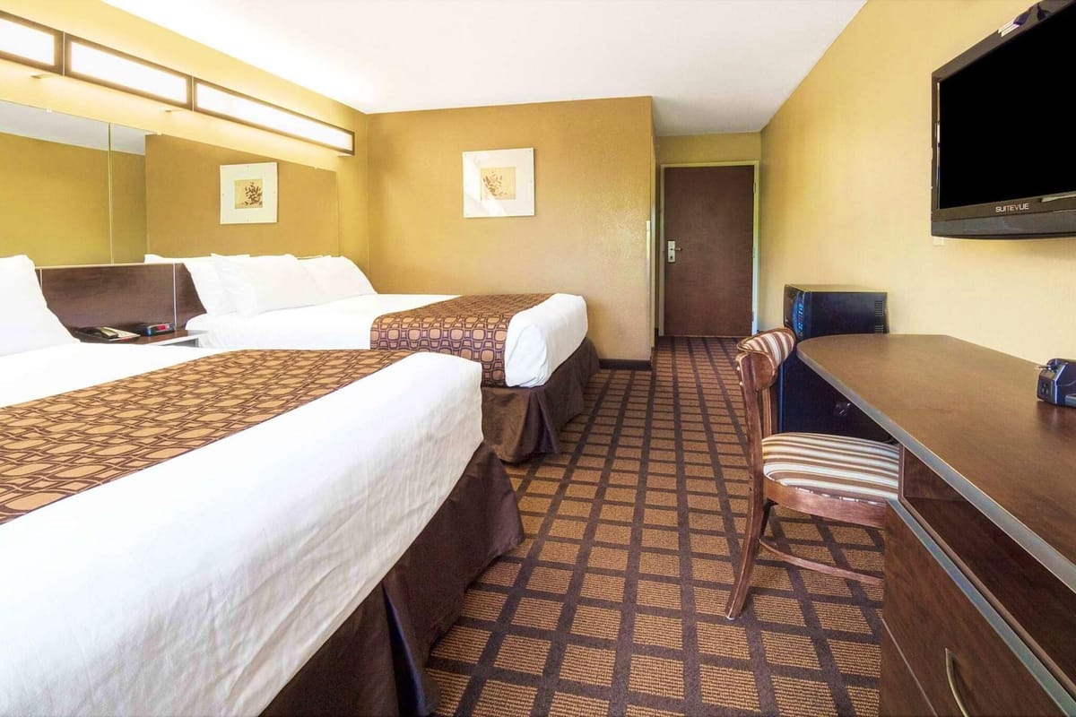 Microtel Inn & Suites by Wyndham Macon — 3