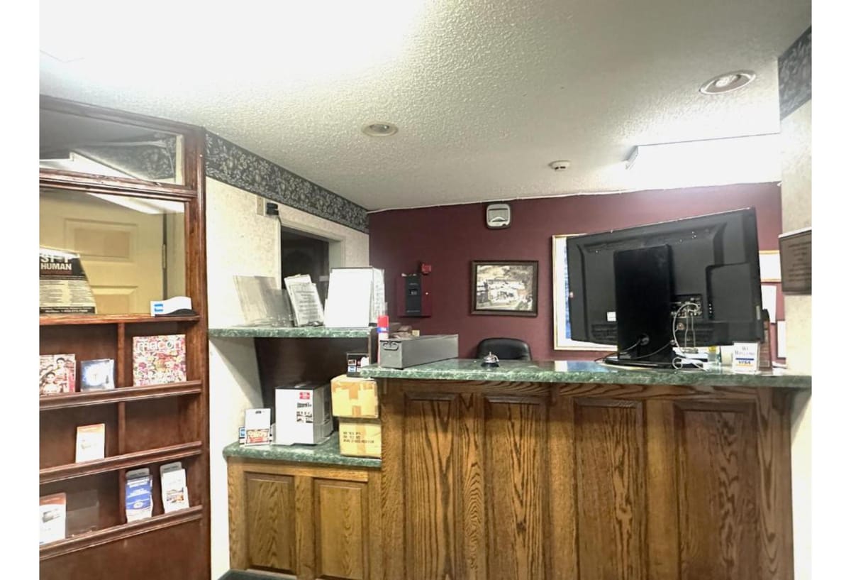 OYO Hotel East Macon I-75 — 3