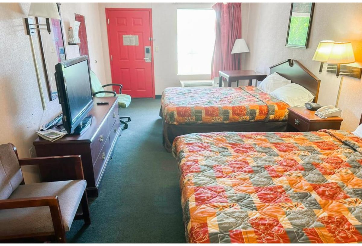 OYO Hotel East Macon I-75 — 4