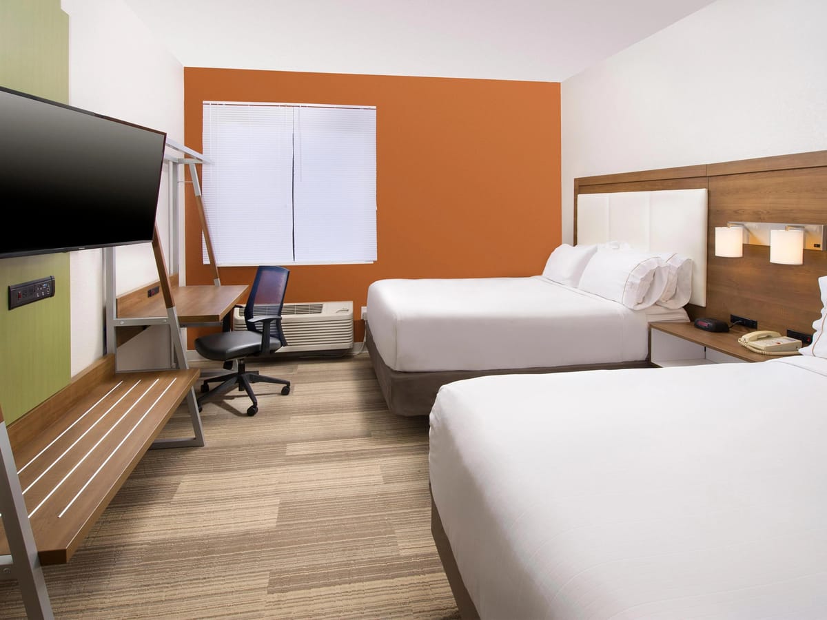 Holiday Inn Express & Suites San Antonio-Dtwn Market Area by IHG — 3