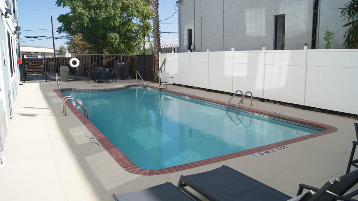 Holiday Inn Express & Suites San Antonio-Dtwn Market Area by IHG — 5