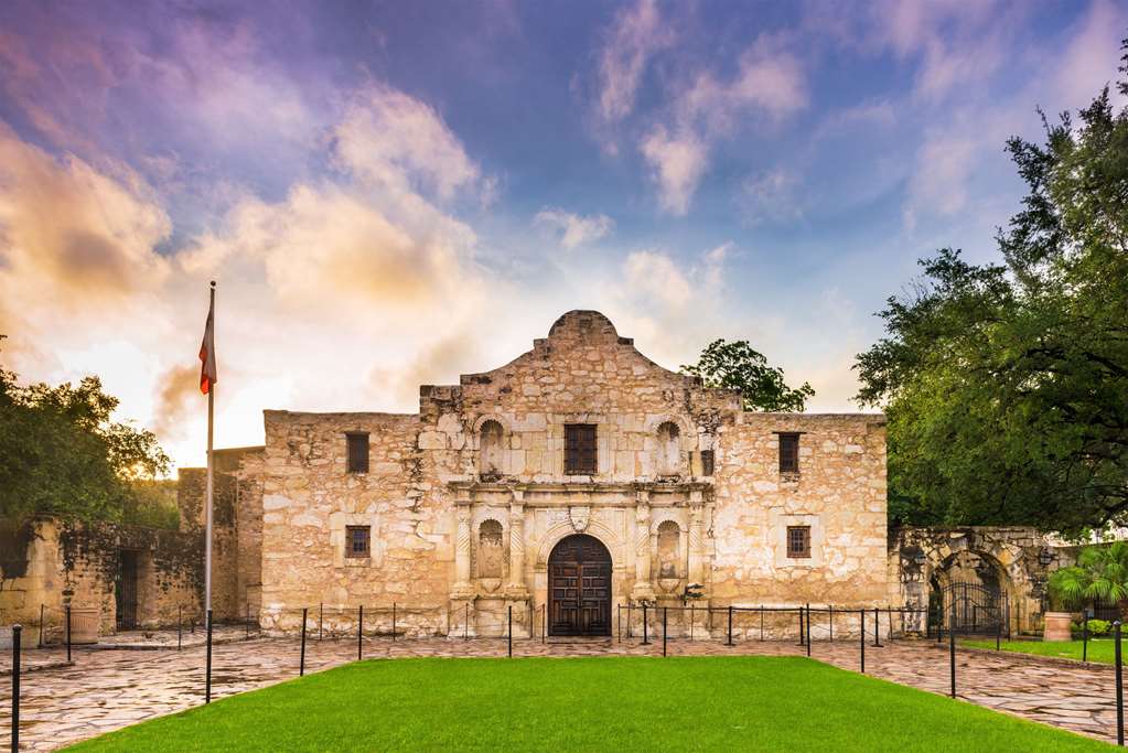 The Emily Morgan San Antonio - a DoubleTree by Hilton Hotel — 1
