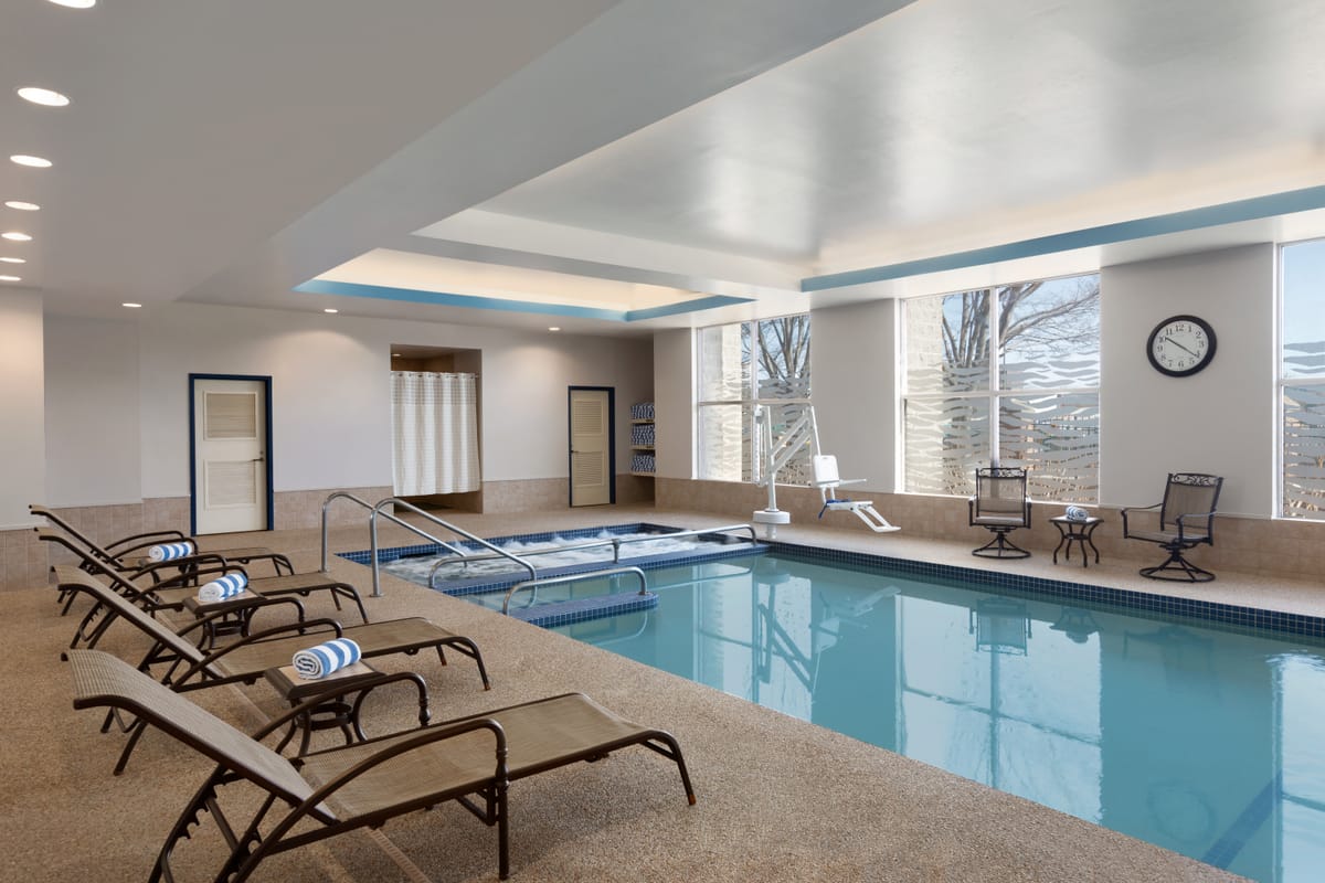 DoubleTree Suites by Hilton Hotel Boston - Cambridge — 4