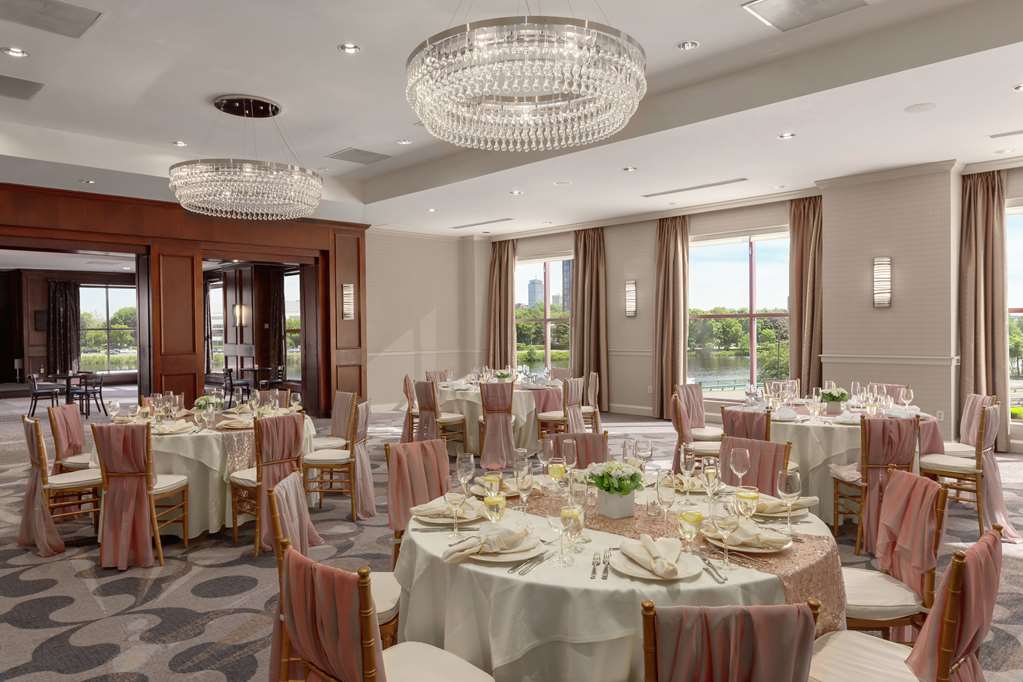 DoubleTree Suites by Hilton Hotel Boston - Cambridge — 5