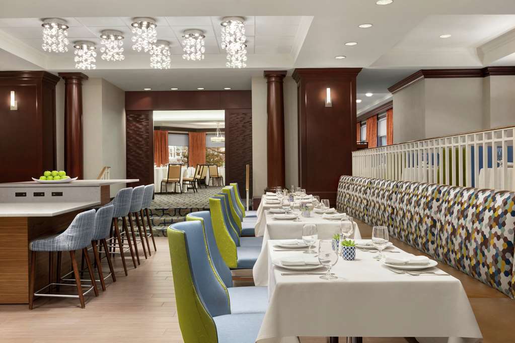 Embassy Suites by Hilton Boston Waltham — 4