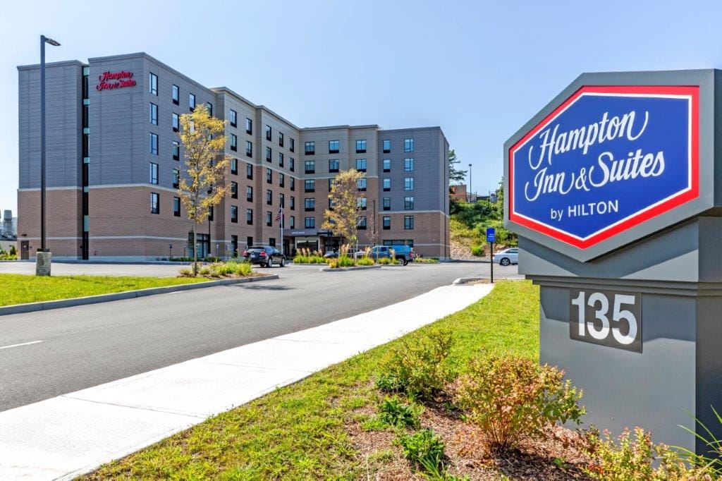Hampton Inn and Suites Boston/Waltham — 1