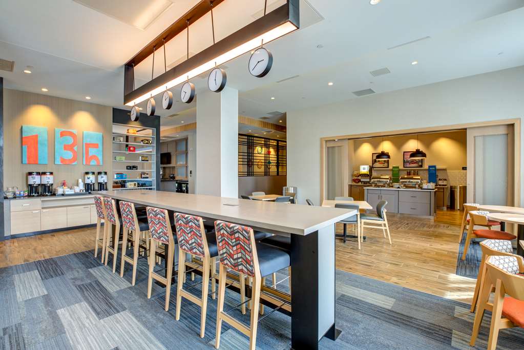 Hampton Inn and Suites Boston/Waltham — 2