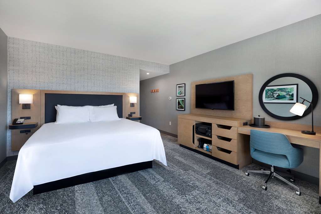 Hampton Inn & Suites Watertown Boston — 2