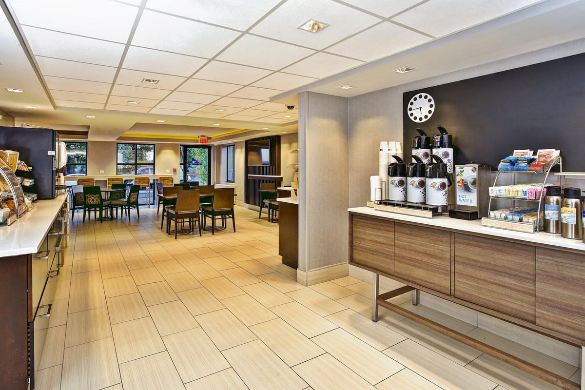 Holiday Inn Express Boston-Waltham by IHG — 2