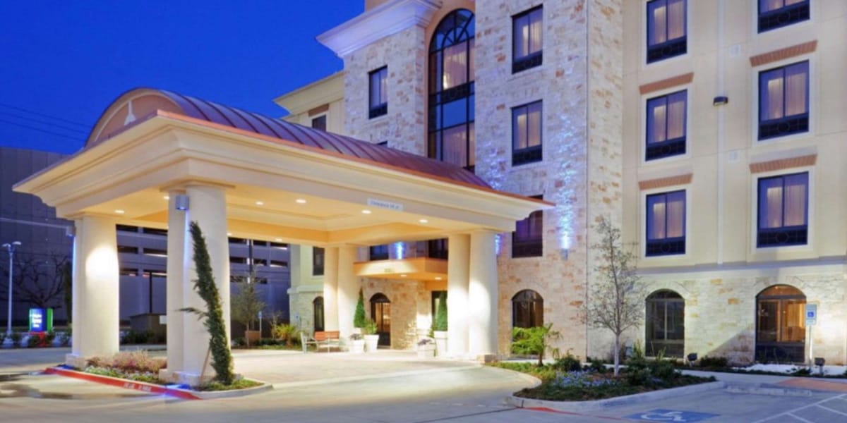 Comfort Inn & Suites Dallas Medical-Market Center — 1