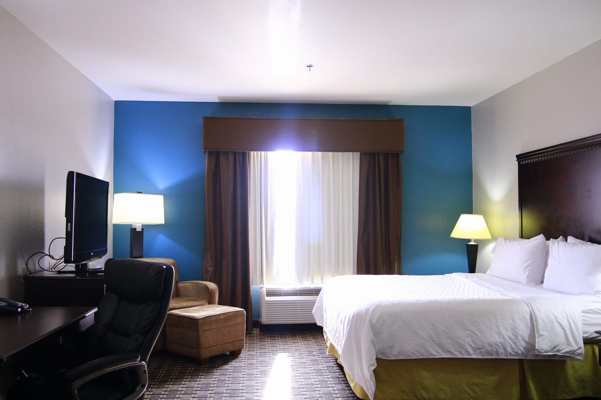 Comfort Inn & Suites Dallas Medical-Market Center — 3
