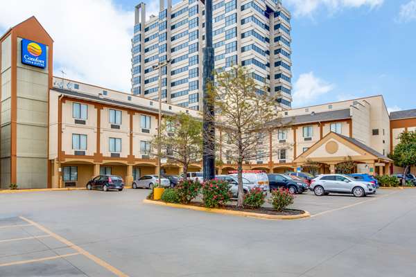 Comfort Inn & Suites Love Field-Dallas Market Center — 2