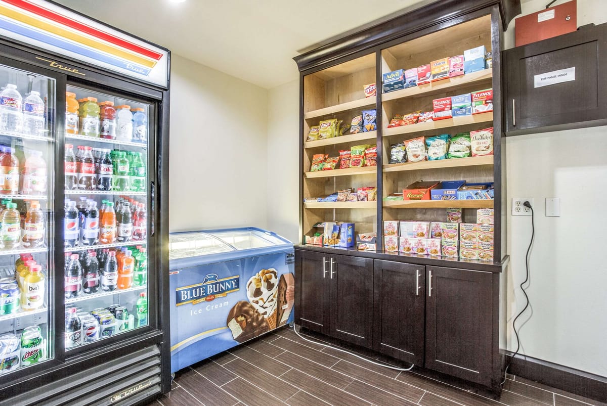 Comfort Inn & Suites Love Field-Dallas Market Center — 5