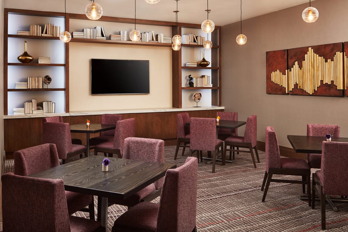 Crowne Plaza Dallas Market Ctr - Love Field by IHG — 3