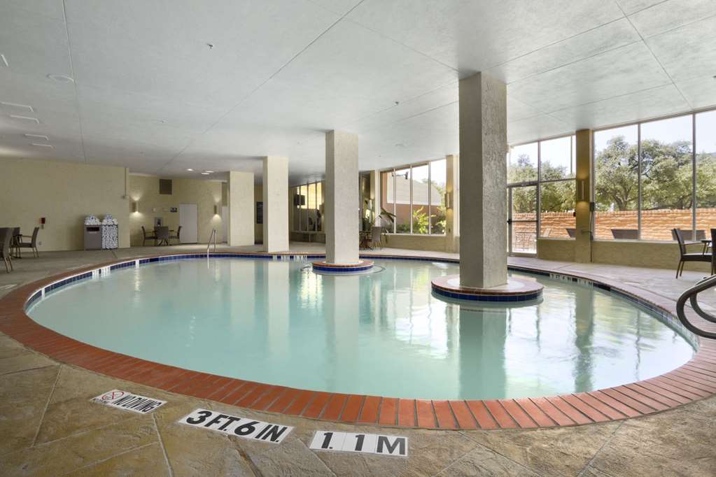 Embassy Suites by Hilton Dallas Market Center — 2