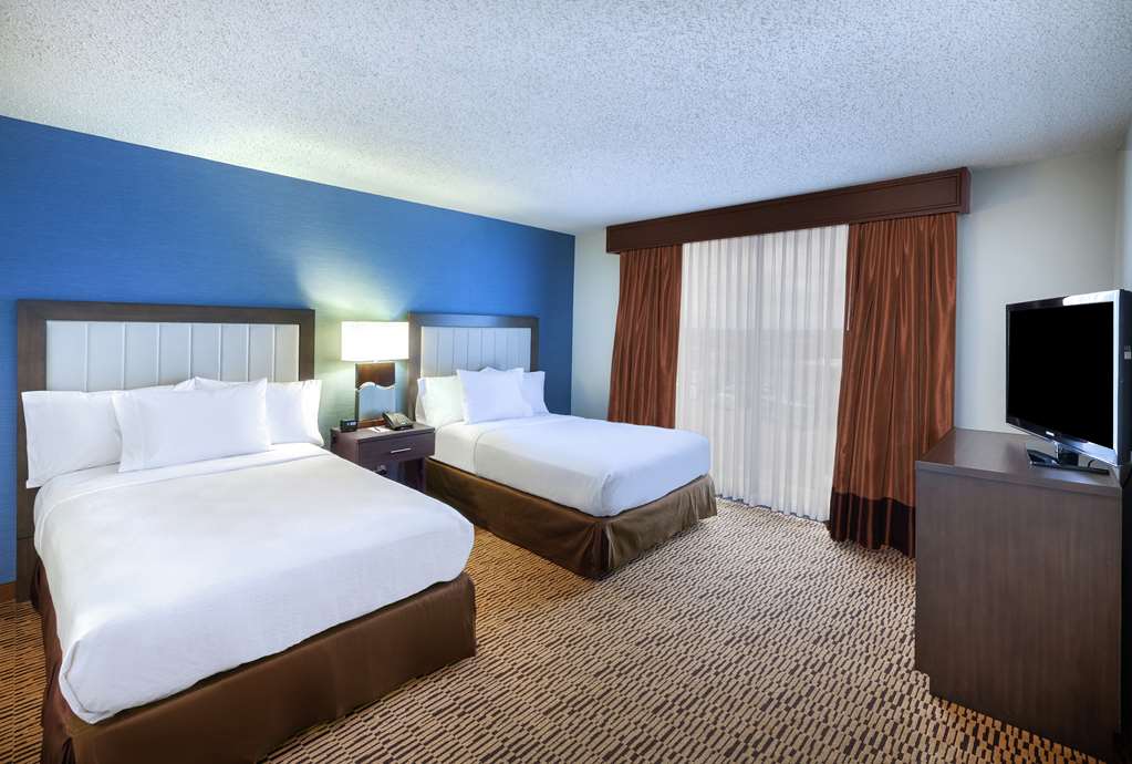 Embassy Suites by Hilton Dallas Market Center — 4