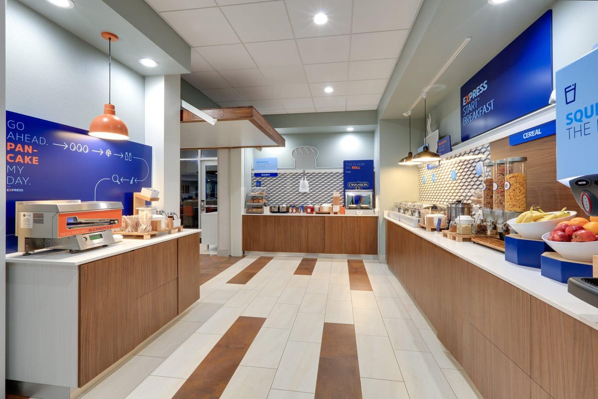 Holiday Inn Express & Suites Dallas NW Hwy - Love Field by IHG — 1