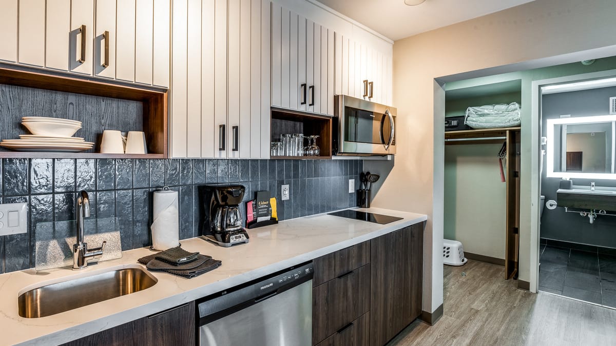 Staybridge Suites Dallas Market Ctr Love Field by IHG — 3