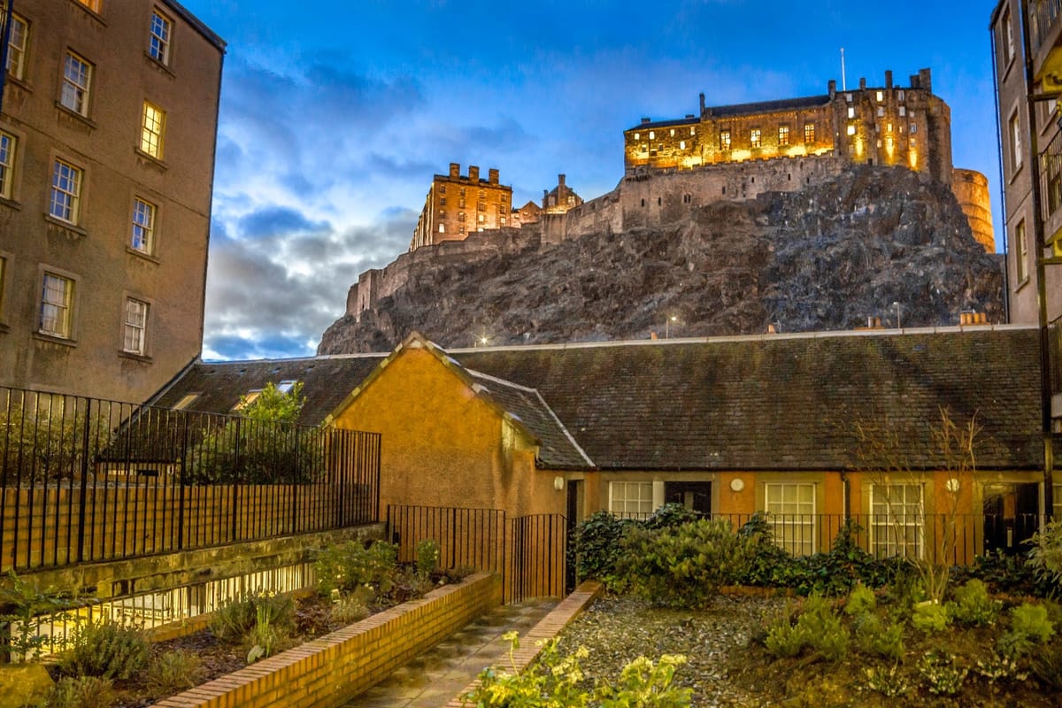 Edinburgh Castle View Studio Flat — 1