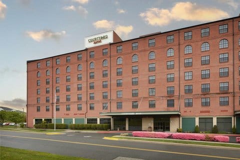 Courtyard by Marriott Aberdeen at Ripken Stadium — 5