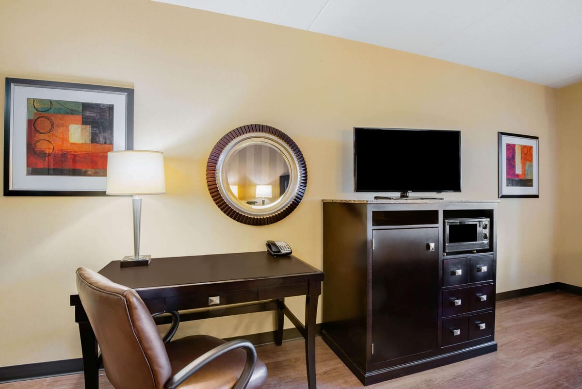 La Quinta Inn & Suites by Wyndham Bel Air/I-95 Exit 77A — 4