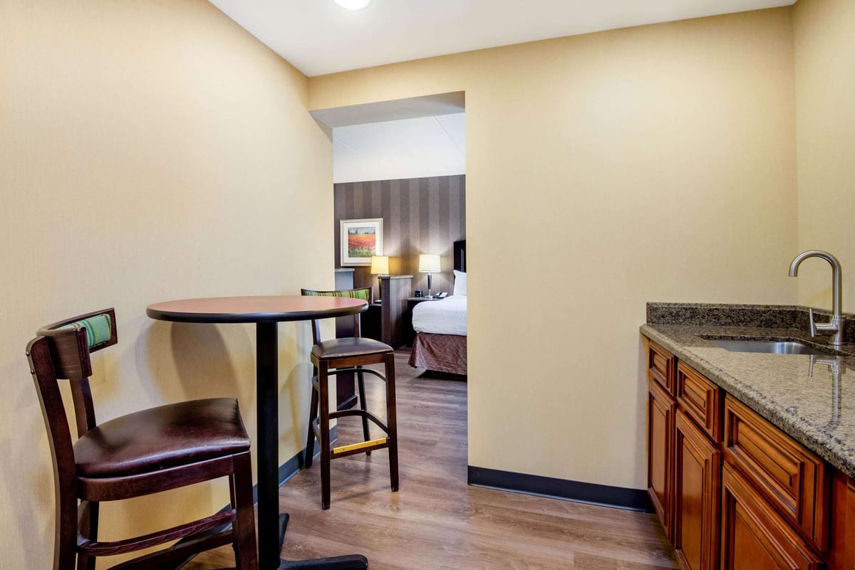 La Quinta Inn & Suites by Wyndham Bel Air/I-95 Exit 77A — 5