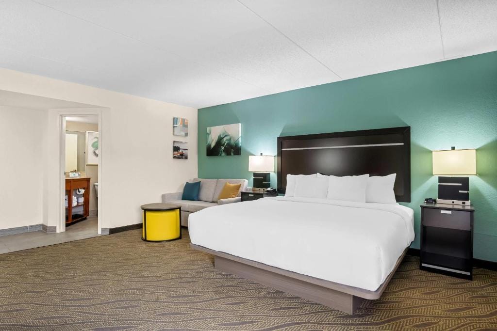 Comfort Inn Cadillac — 2