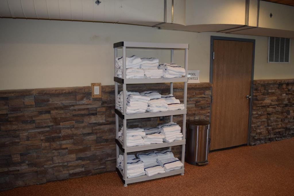 Days Inn by Wyndham Cadillac — 3