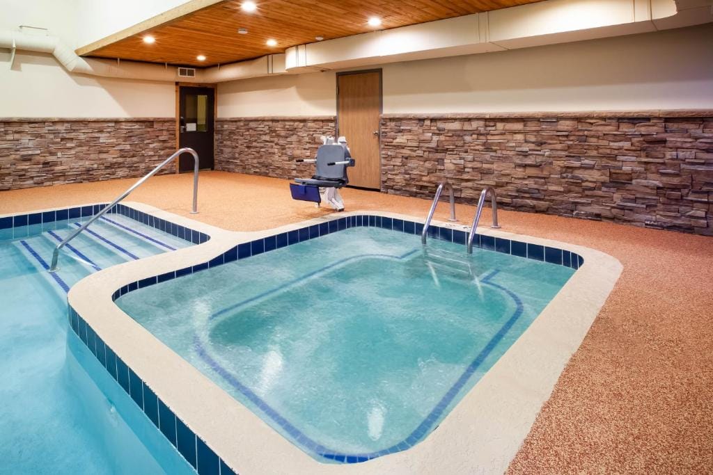 Days Inn by Wyndham Cadillac — 4