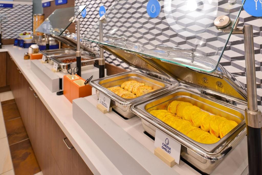 Holiday Inn Express Hotel & Suites Cadillac by IHG — 5