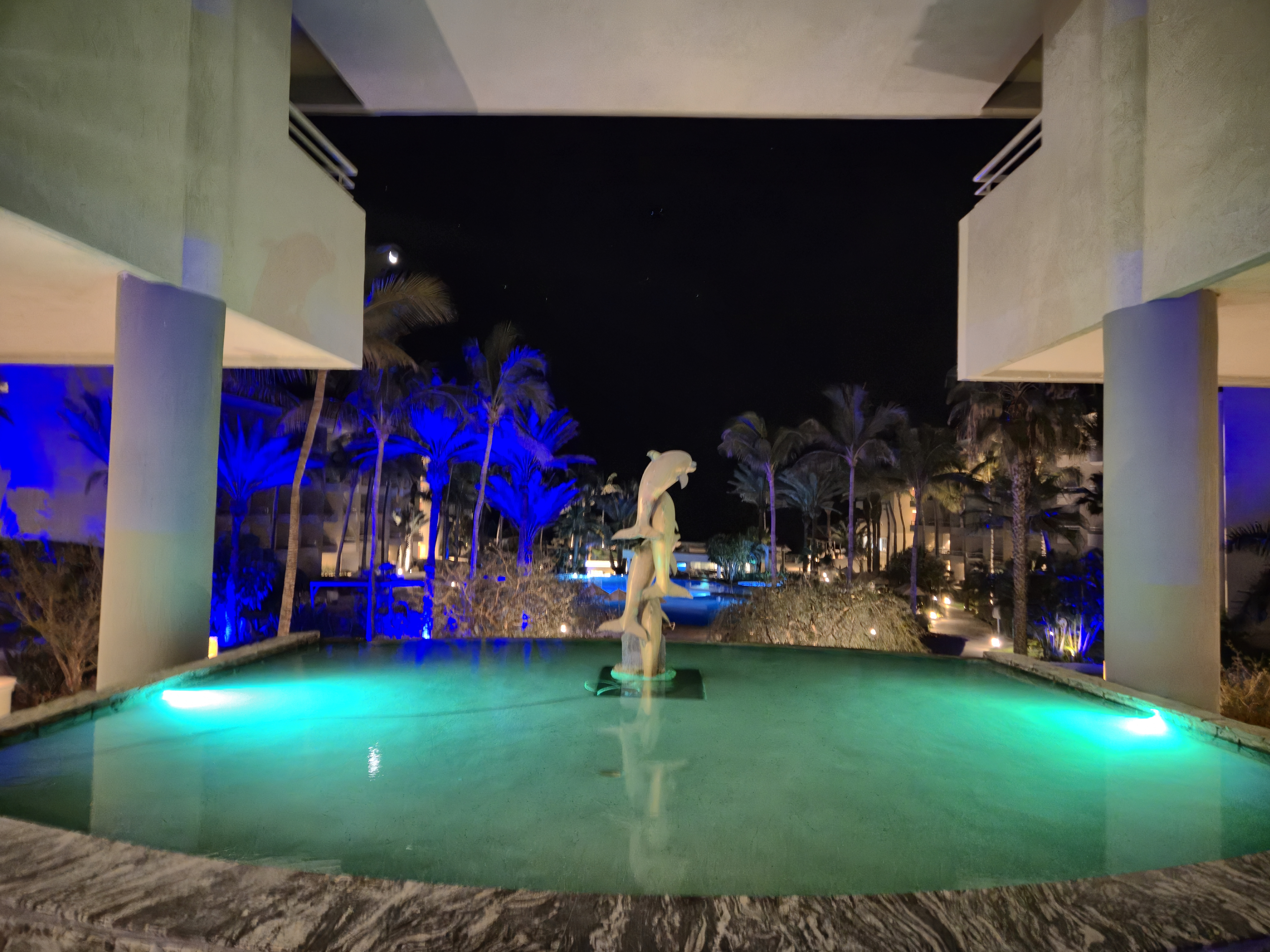 Seven Crown Express & Suites — 1