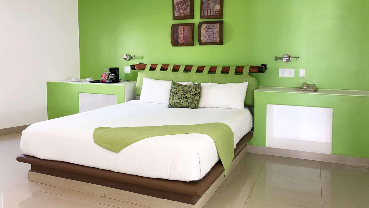 Seven Crown Express & Suites — 4
