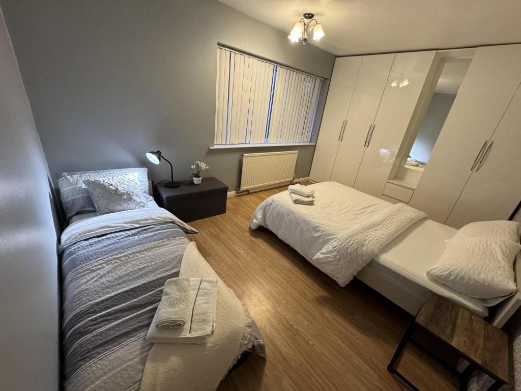 3 Bedroom Cozy House in Reading — 1