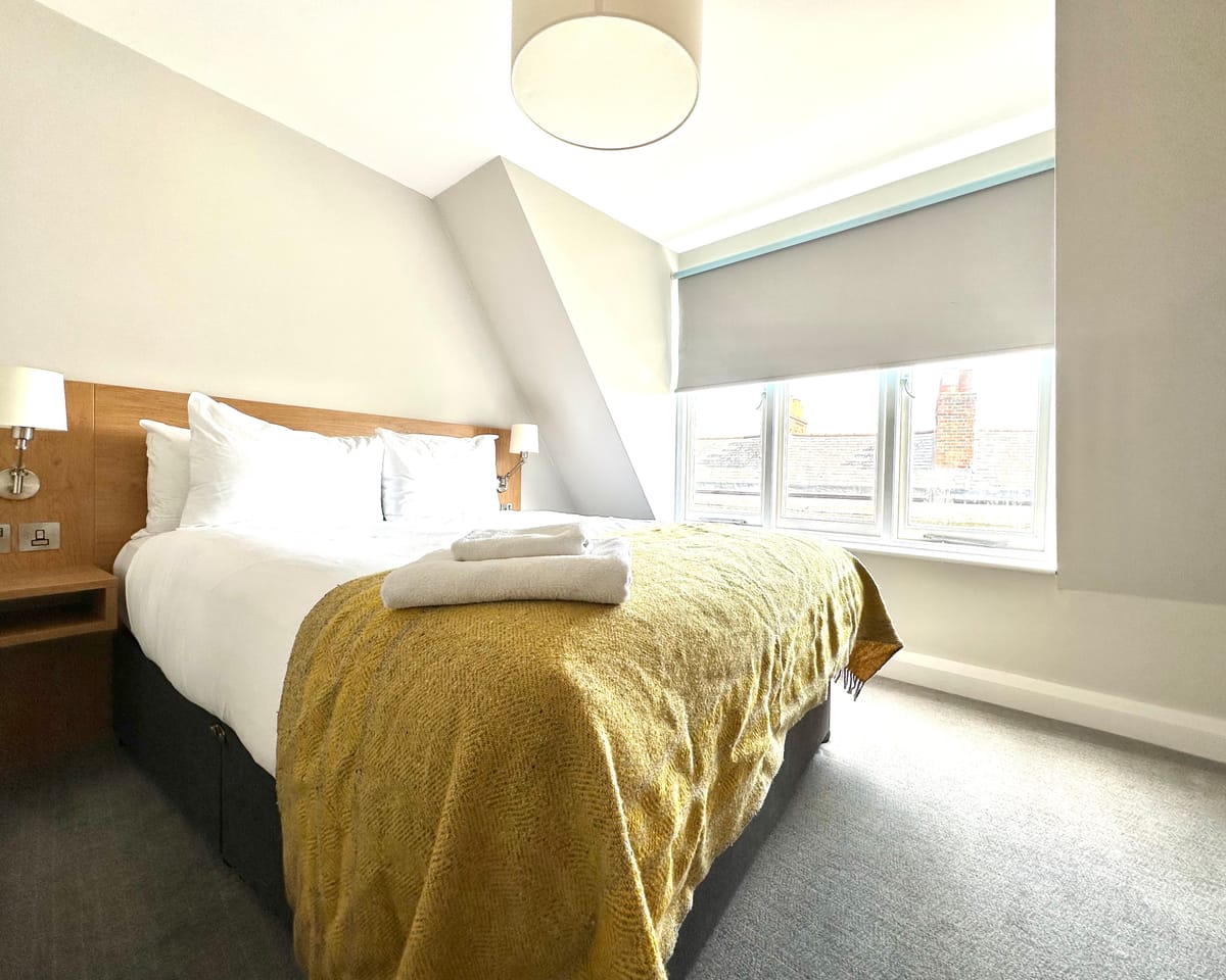 PREMIER SUITES - Serviced Apartments Reading — 1