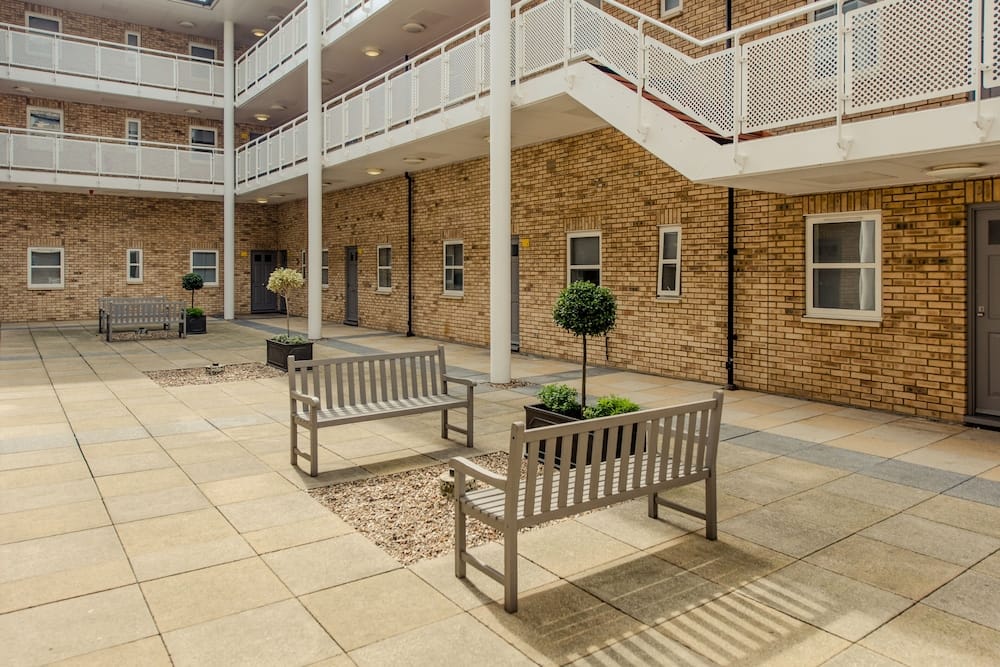 PREMIER SUITES - Serviced Apartments Reading — 4