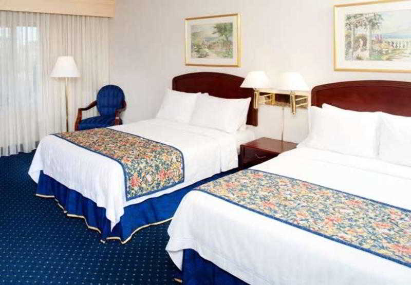 Courtyard by Marriott Cleveland Independence — 4