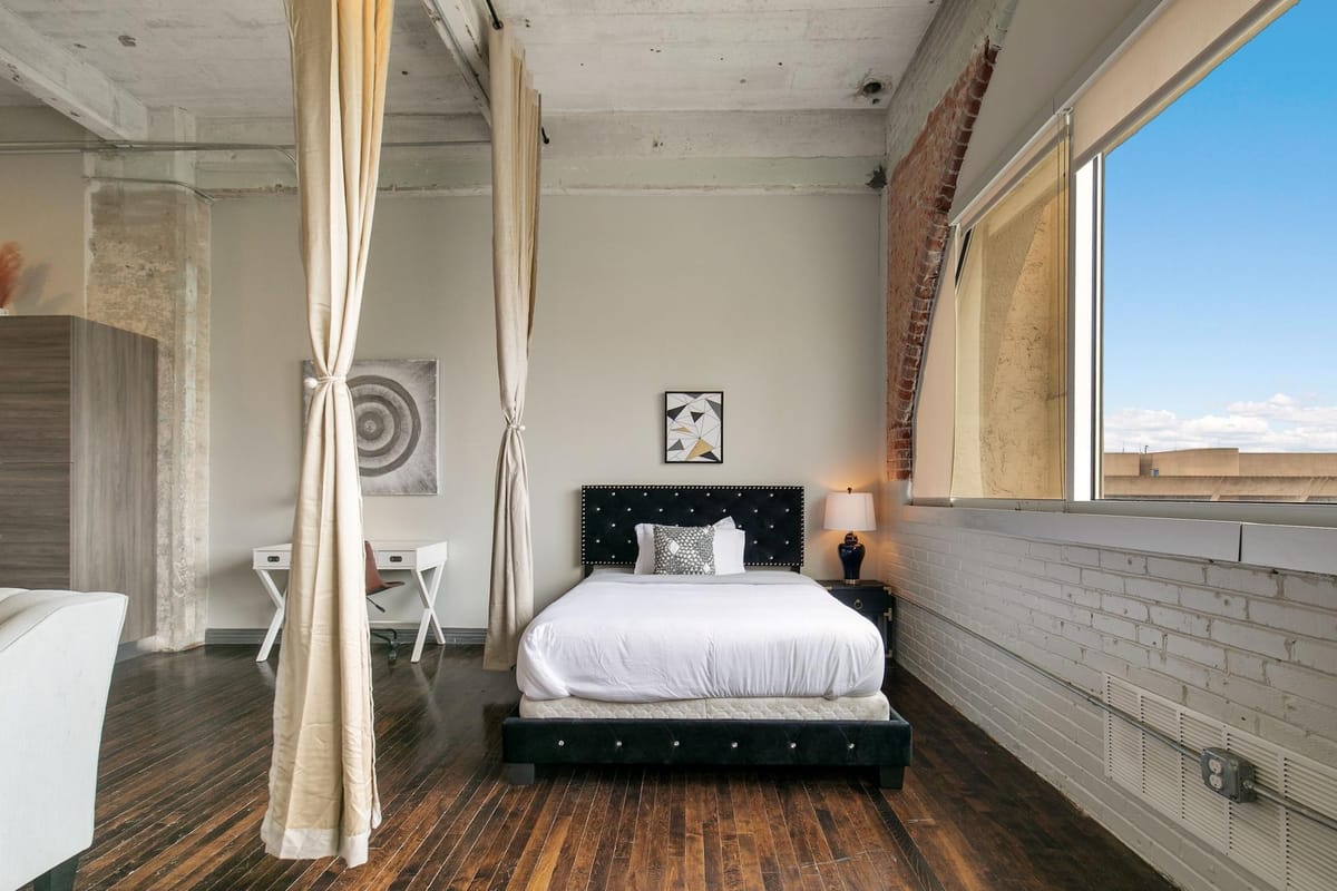Amyfinehouse Luxury Downtown Stay — 1
