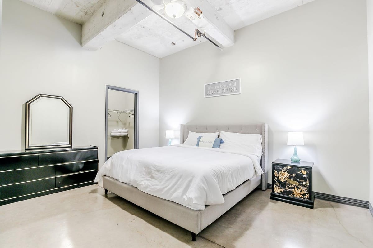 Amyfinehouse Luxury Downtown Stay — 3
