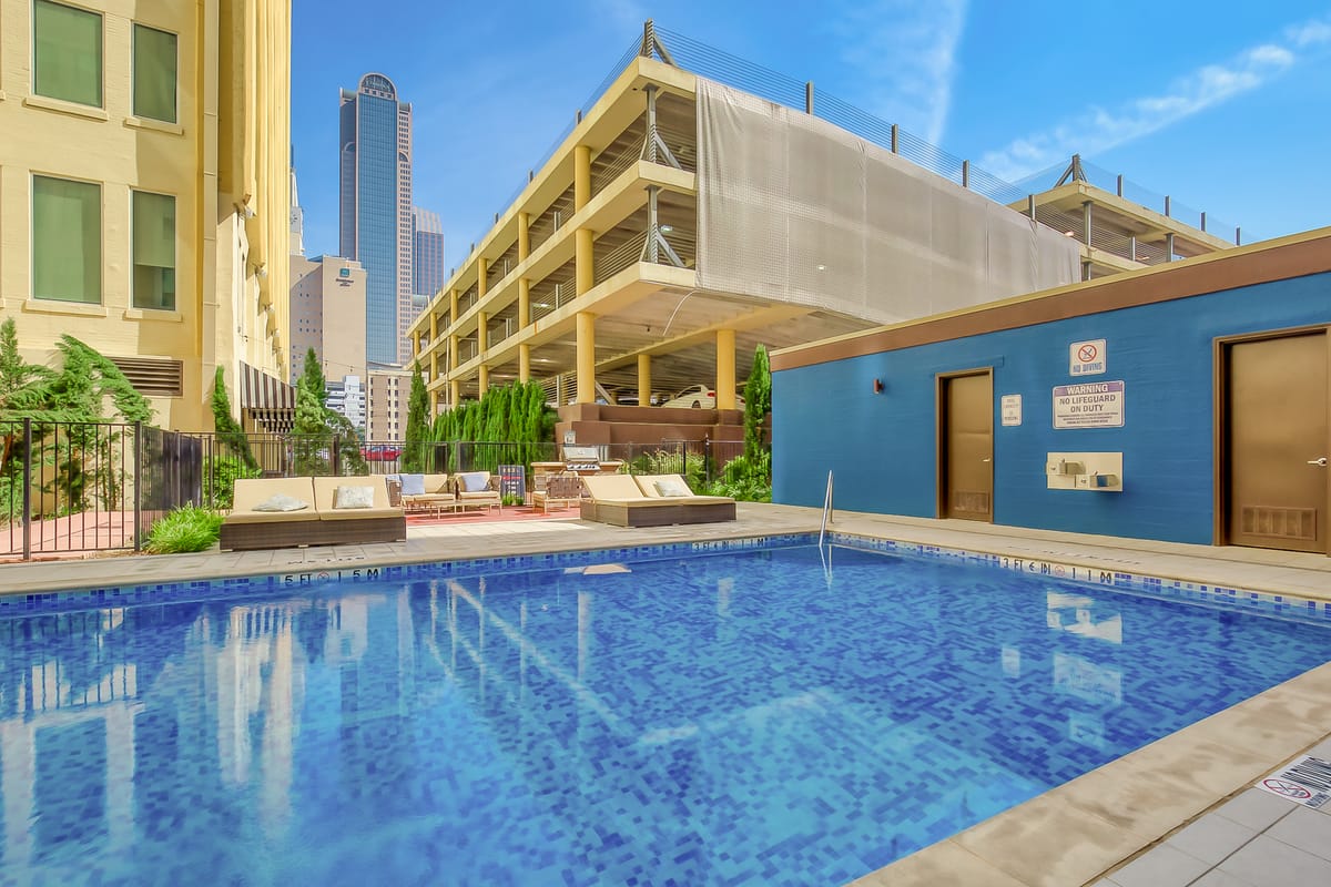 Amyfinehouse Luxury Downtown Stay — 4