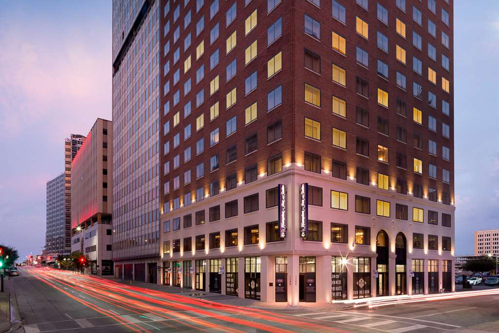 Hampton Inn & Suites Dallas Downtown — 3